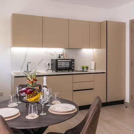 Skyline Luxury Studio, Ermou By Finikoudes *