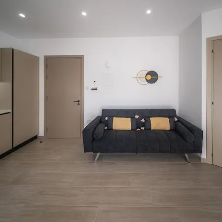 Skyline Luxury Studio, Ermou By Finikoudes לרנקה
