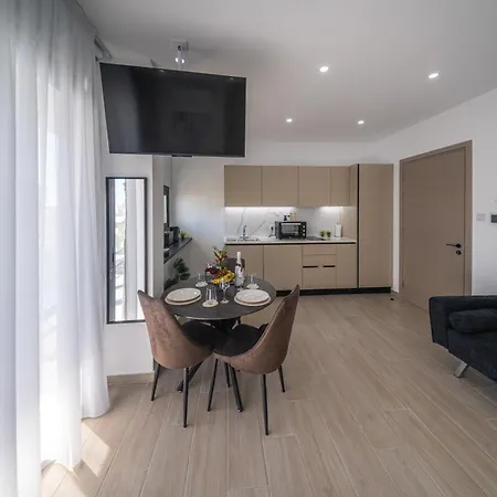 Skyline Luxury Studio, Ermou By Finikoudes דירה לרנקה