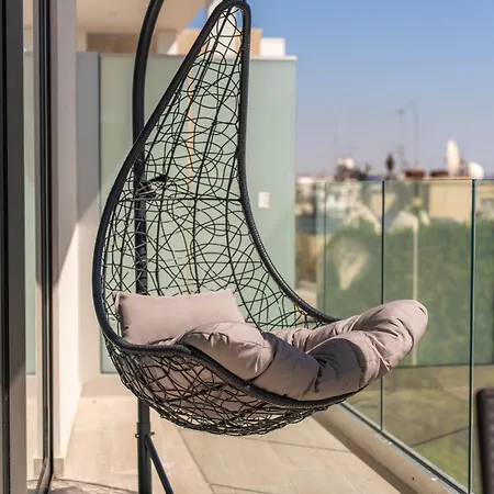 Skyline Luxury Studio, Ermou By Finikoudes * לרנקה