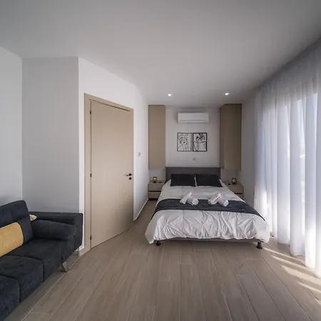 Skyline Luxury Studio, Ermou By Finikoudes דירה לרנקה
