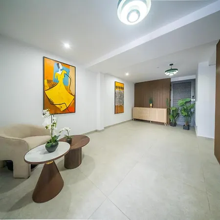 Skyline Luxury Studio, Ermou By Finikoudes *