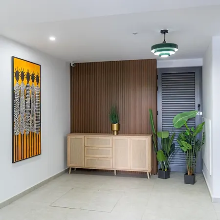 Skyline Luxury Studio, Ermou By Finikoudes לרנקה